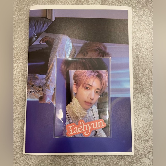 (2) Tomorrow x Together Albums: Lullaby & Angel~Taehyun Version - Picture 5 of 10